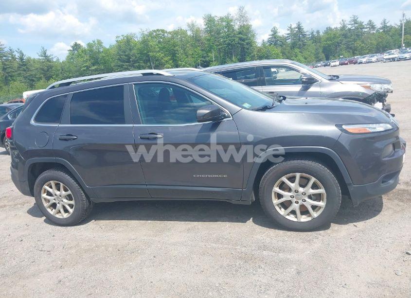 Photo 13 of 2016 Jeep Cherokee LATITUDE (VIN 1C4PJMCB4GW241454)