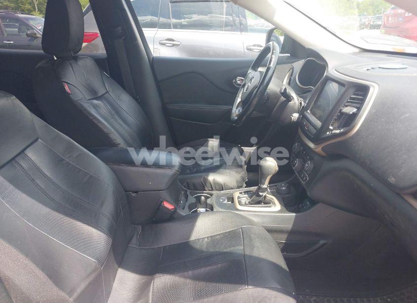 Photo 5 of 2016 Jeep Cherokee LATITUDE (VIN 1C4PJMCB4GW241454)