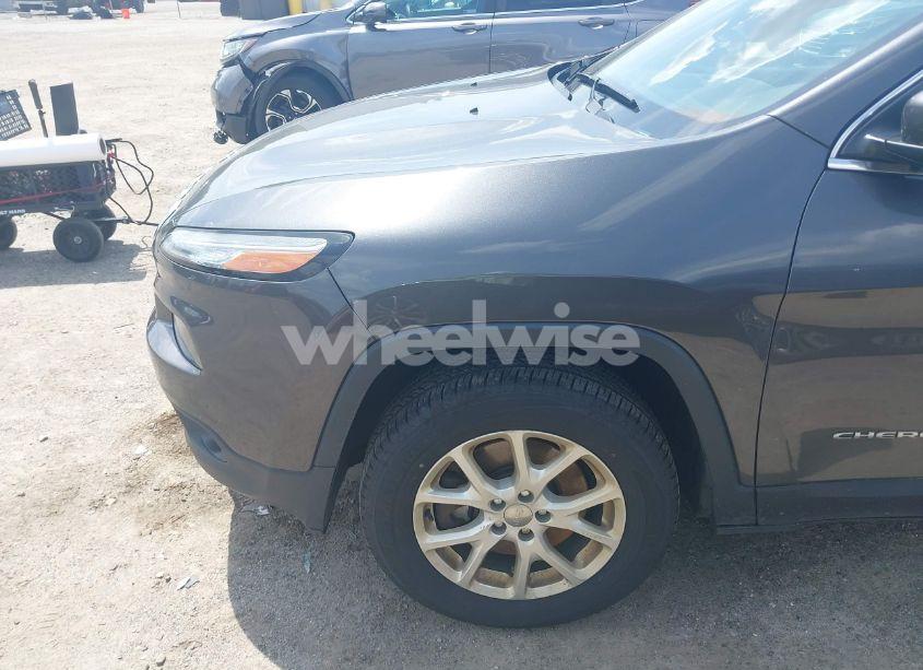 Photo 6 of 2016 Jeep Cherokee LATITUDE (VIN 1C4PJMCB4GW241454)