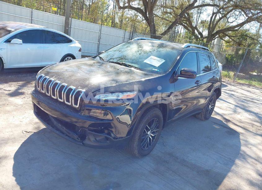 Photo 2 of 2017 Jeep Cherokee LATITUDE 4X4 (VIN 1C4PJMCB4HW575601)