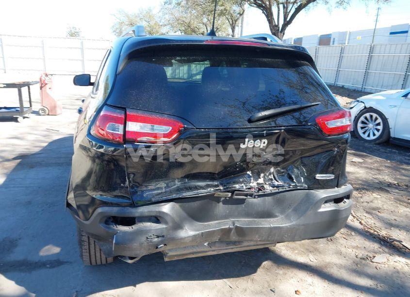 Photo 6 of 2017 Jeep Cherokee LATITUDE 4X4 (VIN 1C4PJMCB4HW575601)