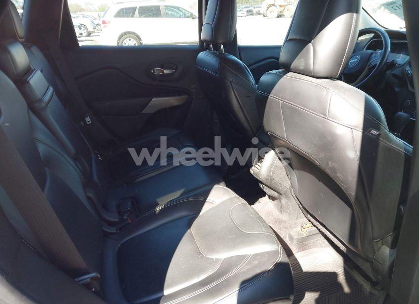 Photo 8 of 2017 Jeep Cherokee LATITUDE 4X4 (VIN 1C4PJMCB4HW575601)