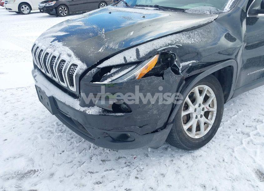 Photo 6 of 2017 Jeep Cherokee LATITUDE 4X4 (VIN 1C4PJMCB4HW605647)