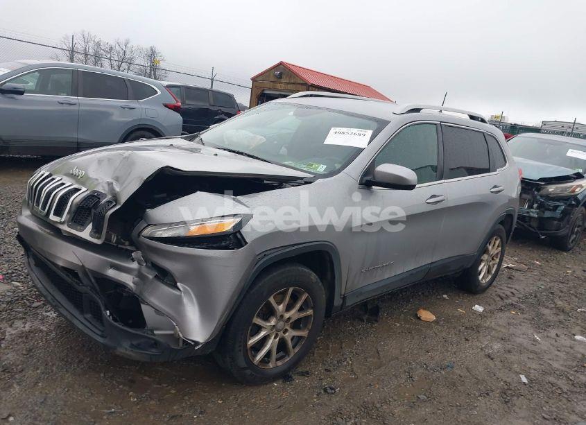 Photo 2 of 2017 Jeep Cherokee LATITUDE 4X4 (VIN 1C4PJMCB4HW633108)