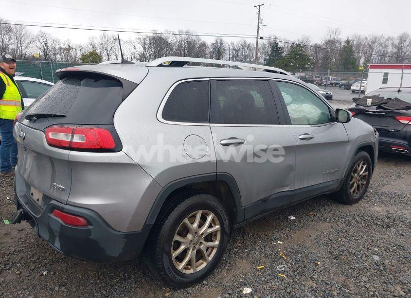 Photo 4 of 2017 Jeep Cherokee LATITUDE 4X4 (VIN 1C4PJMCB4HW633108)