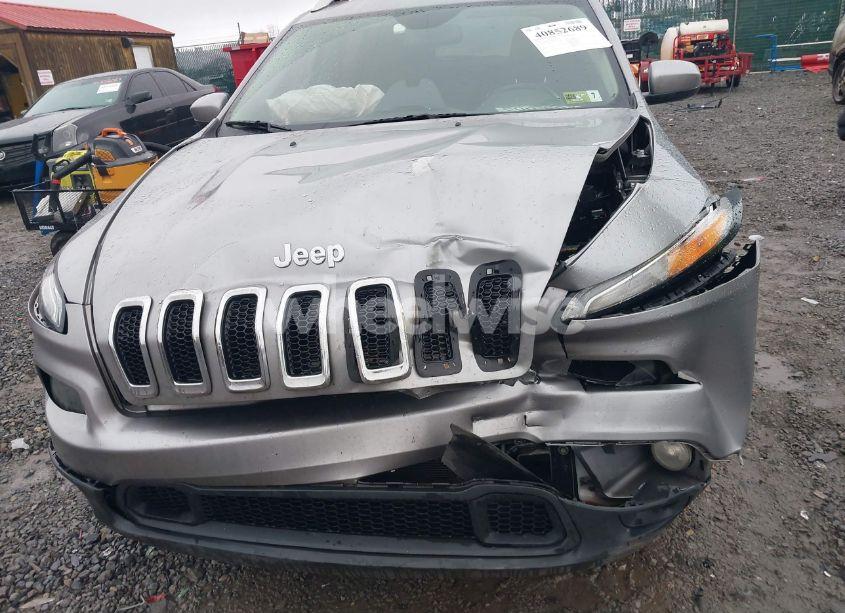 Photo 6 of 2017 Jeep Cherokee LATITUDE 4X4 (VIN 1C4PJMCB4HW633108)