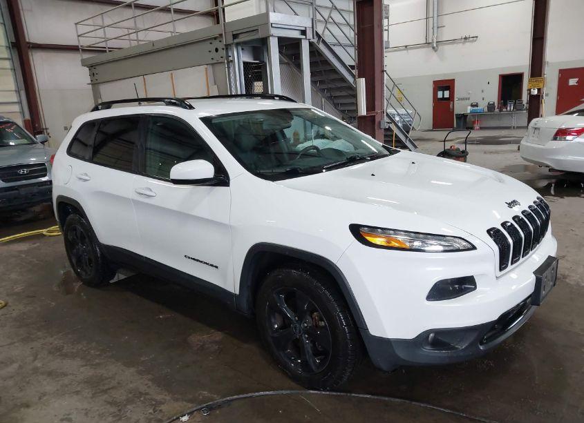 2018 Jeep Cherokee LATITUDE 4X4 (VIN 1C4PJMCB4JD581576) main photo