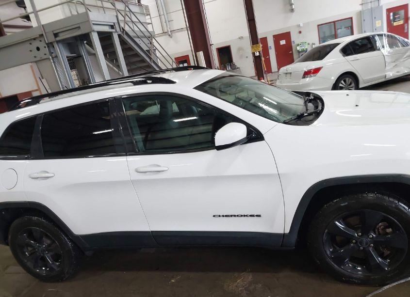 Photo 13 of 2018 Jeep Cherokee LATITUDE 4X4 (VIN 1C4PJMCB4JD581576)