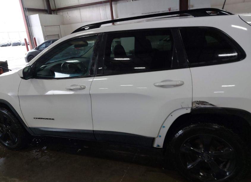 Photo 14 of 2018 Jeep Cherokee LATITUDE 4X4 (VIN 1C4PJMCB4JD581576)
