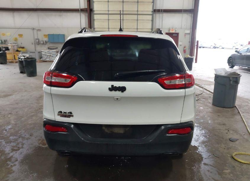 Photo 16 of 2018 Jeep Cherokee LATITUDE 4X4 (VIN 1C4PJMCB4JD581576)