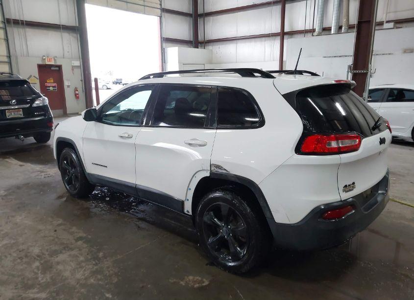 Photo 3 of 2018 Jeep Cherokee LATITUDE 4X4 (VIN 1C4PJMCB4JD581576)