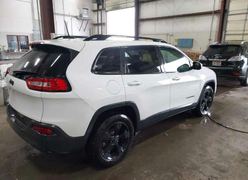 Photo 4 of 2018 Jeep Cherokee LATITUDE 4X4 (VIN 1C4PJMCB4JD581576)