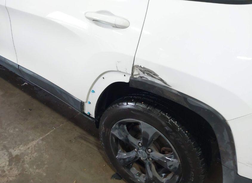 Photo 6 of 2018 Jeep Cherokee LATITUDE 4X4 (VIN 1C4PJMCB4JD581576)