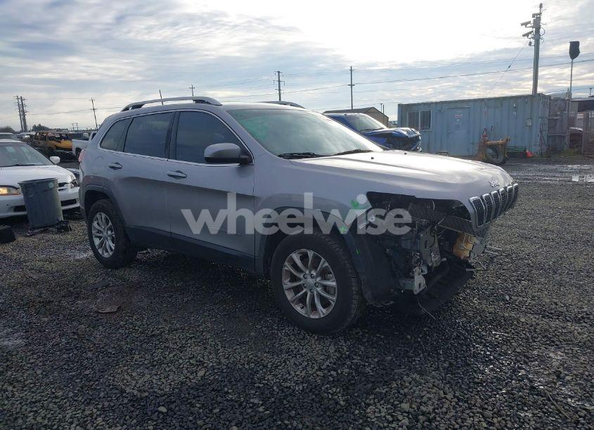 2019 Jeep Cherokee LATITUDE 4X4 (VIN 1C4PJMCB4KD120833) main photo