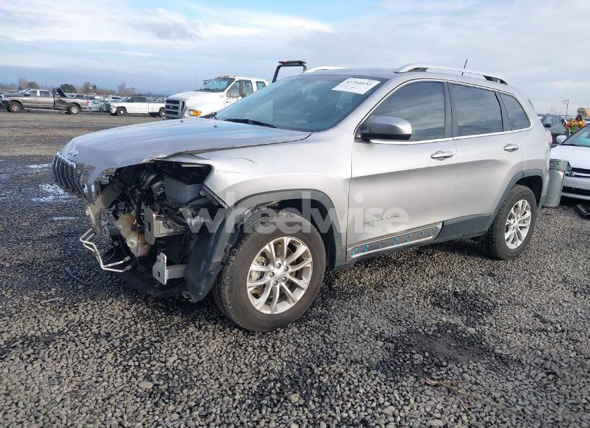 Photo 2 of 2019 Jeep Cherokee LATITUDE 4X4 (VIN 1C4PJMCB4KD120833)