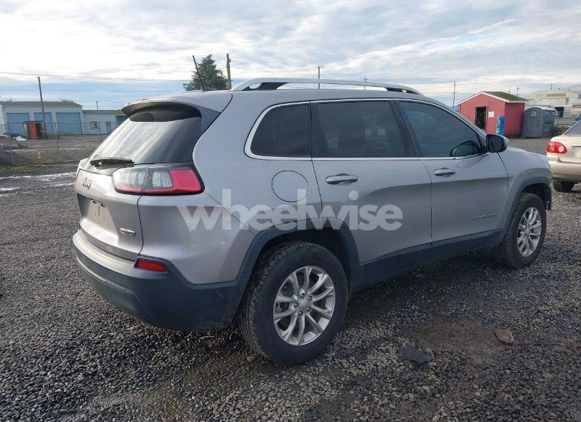 Photo 4 of 2019 Jeep Cherokee LATITUDE 4X4 (VIN 1C4PJMCB4KD120833)