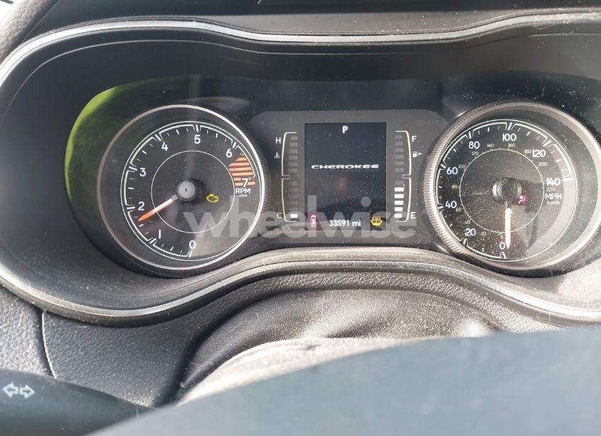 Photo 7 of 2019 Jeep Cherokee LATITUDE 4X4 (VIN 1C4PJMCB4KD120833)