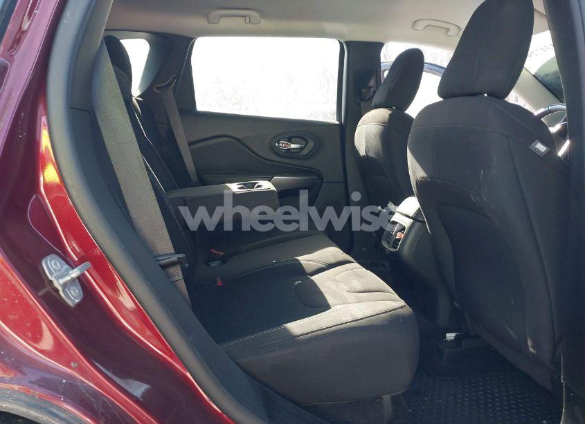Photo 8 of 2019 Jeep Cherokee LATITUDE 4X4 (VIN 1C4PJMCB4KD190249)
