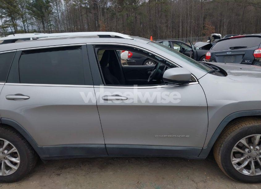 Photo 14 of 2019 Jeep Cherokee LATITUDE 4X4 (VIN 1C4PJMCB4KD425944)