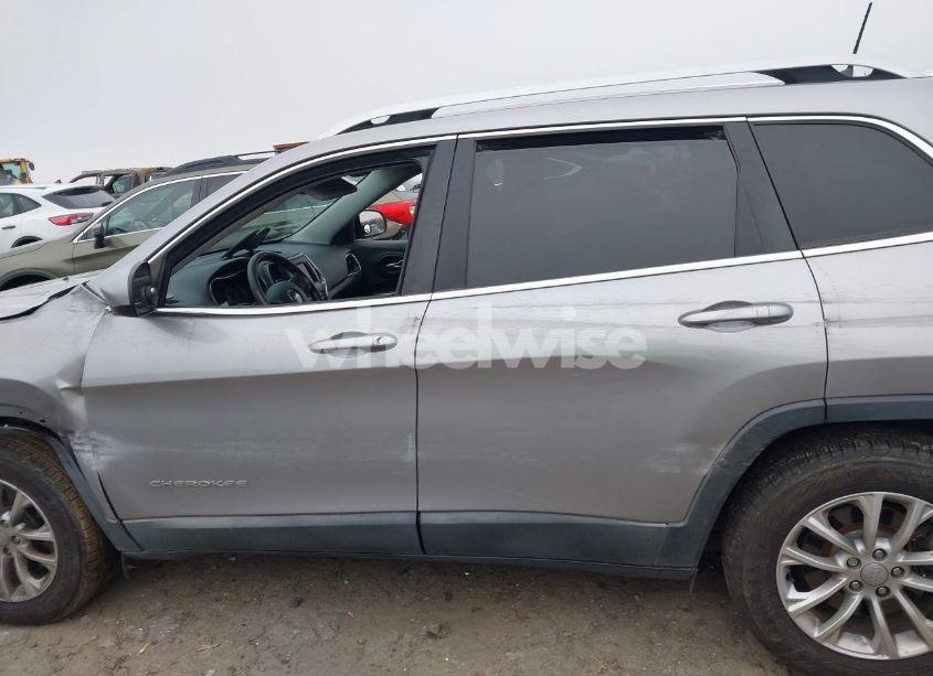 Photo 15 of 2019 Jeep Cherokee LATITUDE 4X4 (VIN 1C4PJMCB4KD425944)