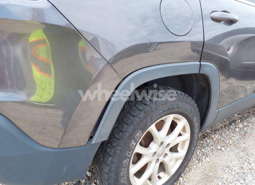 Photo 19 of 2014 Jeep Cherokee LATITUDE (VIN 1C4PJMCB5EW146964)