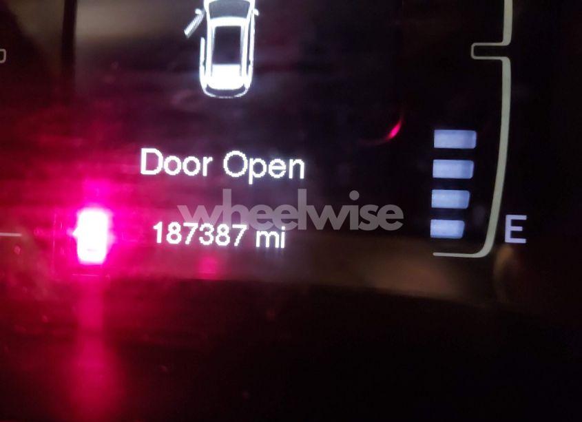 Photo 16 of 2015 Jeep Cherokee LATITUDE (VIN 1C4PJMCB5FW702496)