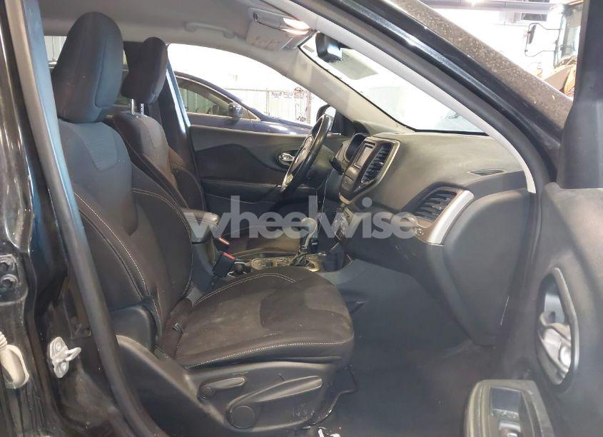 Photo 5 of 2015 Jeep Cherokee LATITUDE (VIN 1C4PJMCB5FW702496)