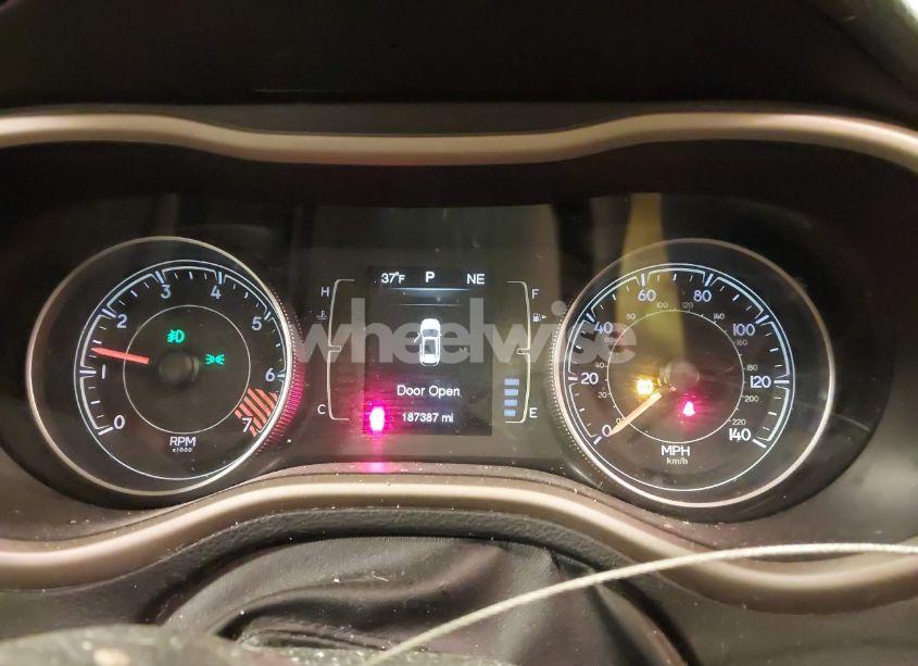 Photo 7 of 2015 Jeep Cherokee LATITUDE (VIN 1C4PJMCB5FW702496)