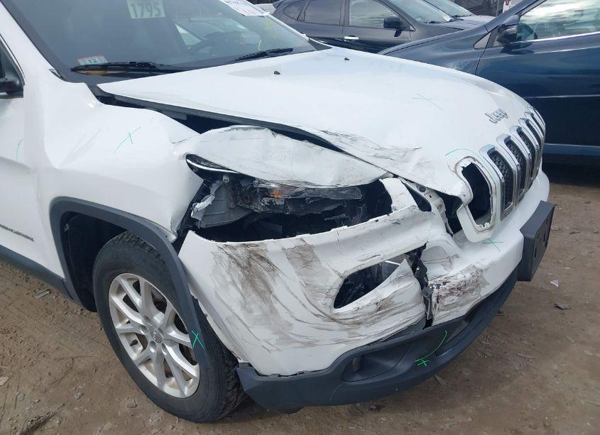 Photo 6 of 2016 Jeep Cherokee LATITUDE (VIN 1C4PJMCB5GW187646)