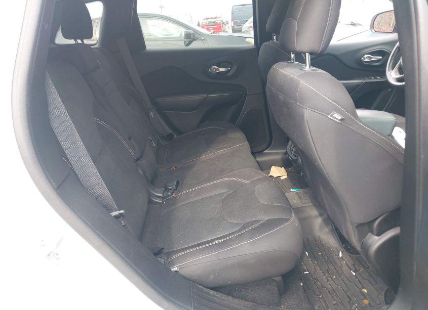 Photo 8 of 2016 Jeep Cherokee LATITUDE (VIN 1C4PJMCB5GW187646)