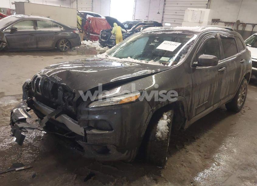 Photo 2 of 2016 Jeep Cherokee LATITUDE (VIN 1C4PJMCB5GW205496)