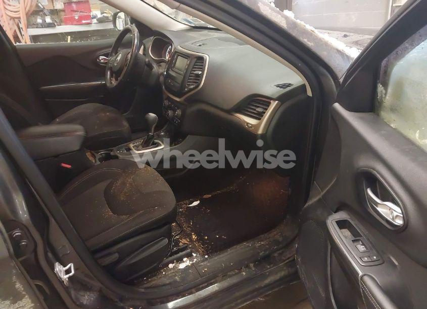 Photo 5 of 2016 Jeep Cherokee LATITUDE (VIN 1C4PJMCB5GW205496)