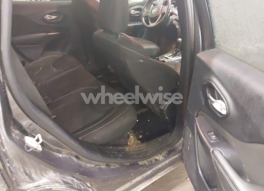 Photo 8 of 2016 Jeep Cherokee LATITUDE (VIN 1C4PJMCB5GW205496)