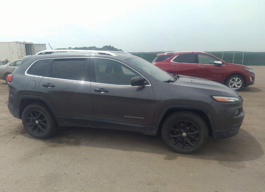 Photo 13 of 2016 Jeep Cherokee LATITUDE (VIN 1C4PJMCB5GW277329)