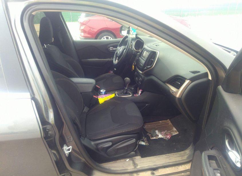 Photo 5 of 2016 Jeep Cherokee LATITUDE (VIN 1C4PJMCB5GW277329)