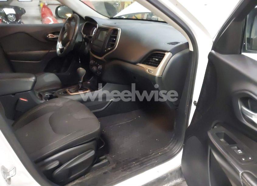 Photo 5 of 2016 Jeep Cherokee LATITUDE (VIN 1C4PJMCB5GW296446)