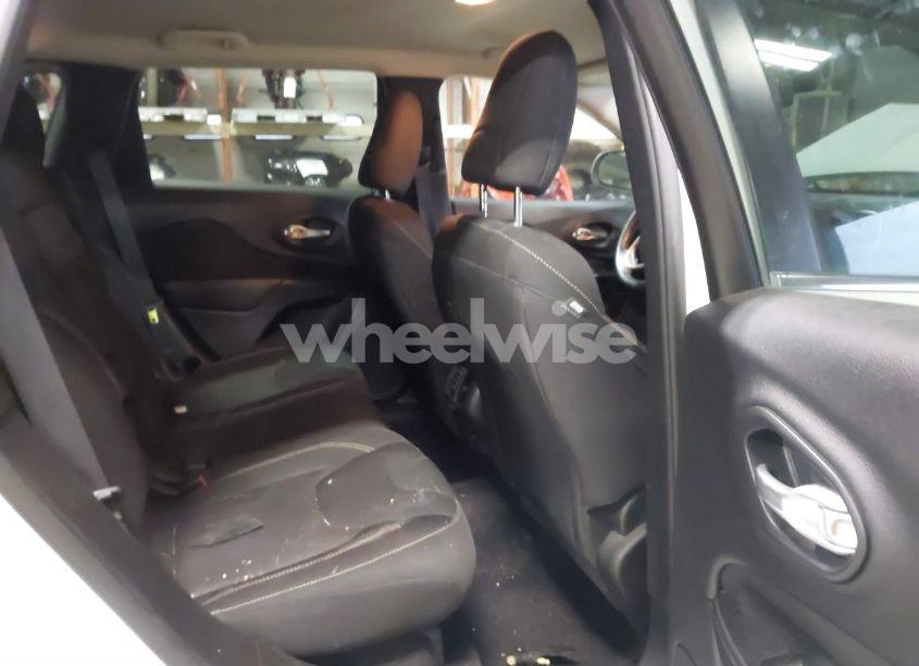 Photo 8 of 2016 Jeep Cherokee LATITUDE (VIN 1C4PJMCB5GW296446)