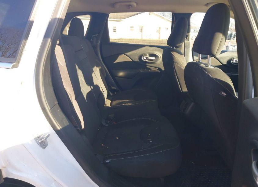 Photo 8 of 2016 Jeep Cherokee LATITUDE (VIN 1C4PJMCB5GW333883)