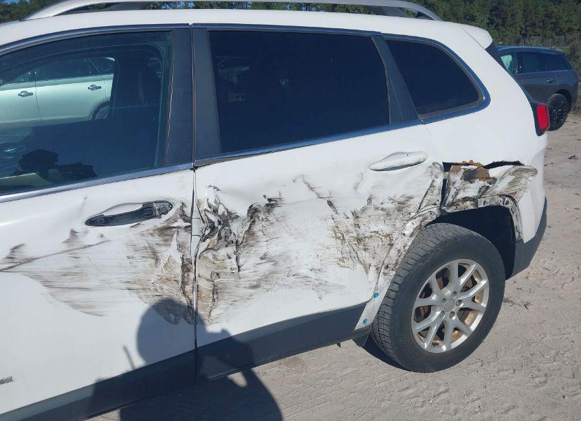 Photo 6 of 2017 Jeep Cherokee LATITUDE 4X4 (VIN 1C4PJMCB5HW575686)