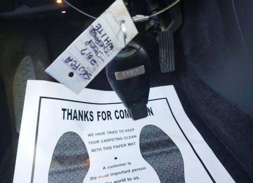 Photo 11 of 2017 Jeep Cherokee LATITUDE 4X4 (VIN 1C4PJMCB5HW583089)