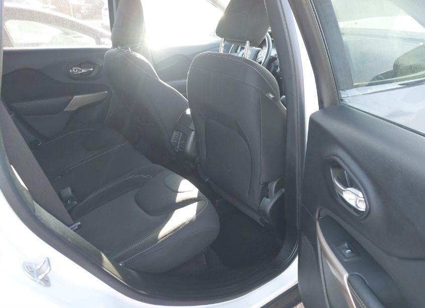 Photo 8 of 2017 Jeep Cherokee LATITUDE 4X4 (VIN 1C4PJMCB5HW583089)