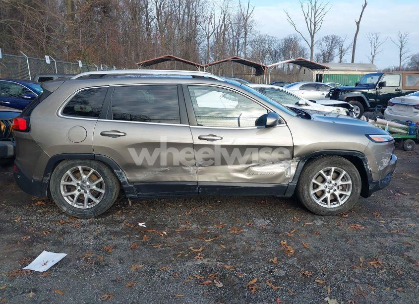 Photo 13 of 2017 Jeep Cherokee LATITUDE 4X4 (VIN 1C4PJMCB5HW584534)