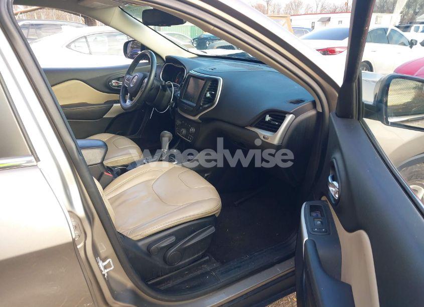 Photo 5 of 2017 Jeep Cherokee LATITUDE 4X4 (VIN 1C4PJMCB5HW584534)