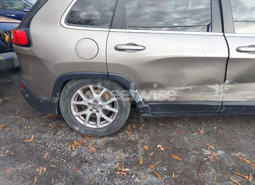 Photo 6 of 2017 Jeep Cherokee LATITUDE 4X4 (VIN 1C4PJMCB5HW584534)