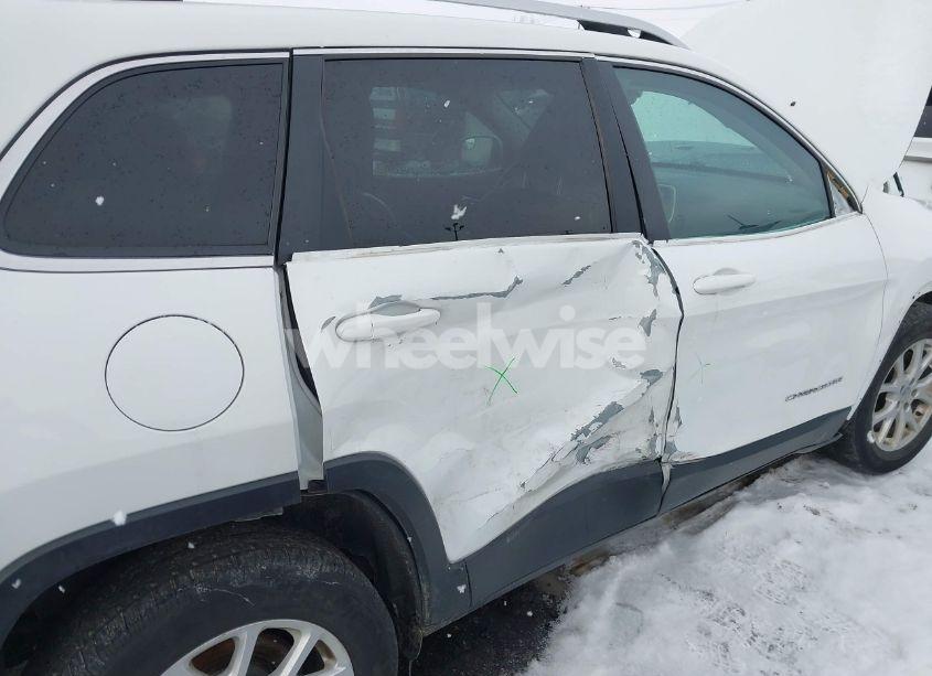 Photo 6 of 2017 Jeep Cherokee LATITUDE 4X4 (VIN 1C4PJMCB5HW618794)