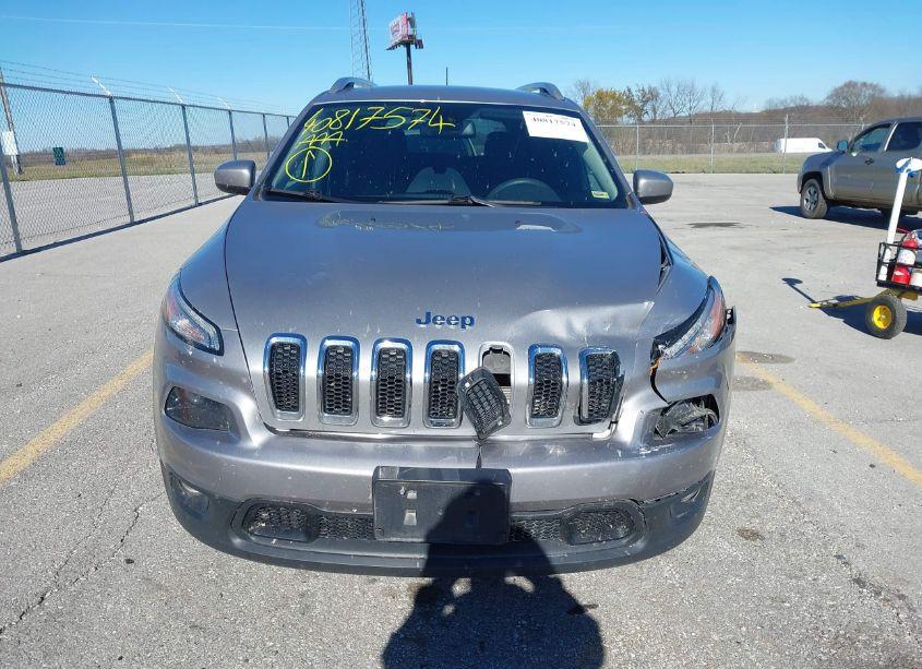 Photo 12 of 2018 Jeep Cherokee LATITUDE 4X4 (VIN 1C4PJMCB5JD570781)
