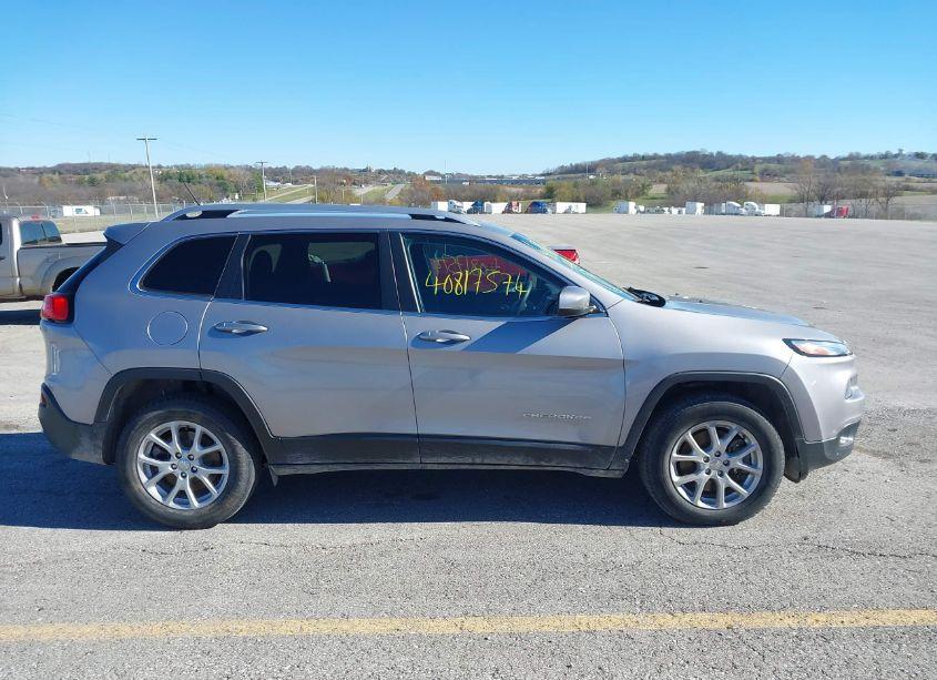 Photo 13 of 2018 Jeep Cherokee LATITUDE 4X4 (VIN 1C4PJMCB5JD570781)