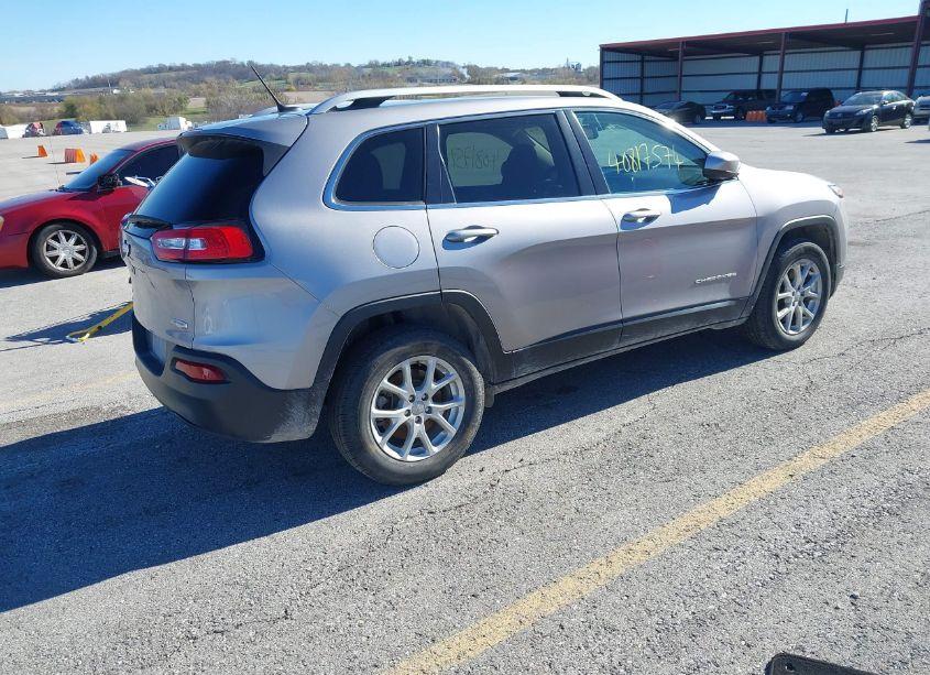 Photo 4 of 2018 Jeep Cherokee LATITUDE 4X4 (VIN 1C4PJMCB5JD570781)