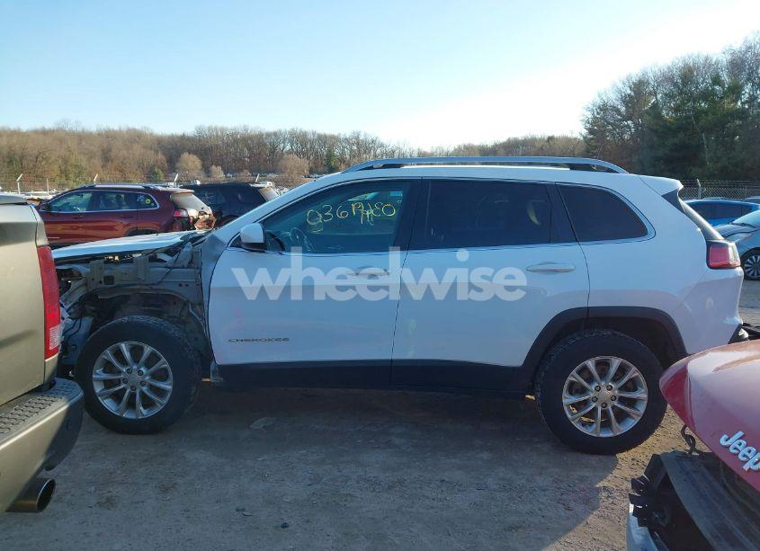 Photo 14 of 2019 Jeep Cherokee LATITUDE 4X4 (VIN 1C4PJMCB5KD281272)