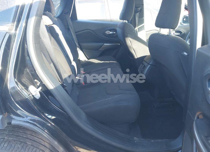 Photo 8 of 2019 Jeep Cherokee LATITUDE 4X4 (VIN 1C4PJMCB5KD346671)